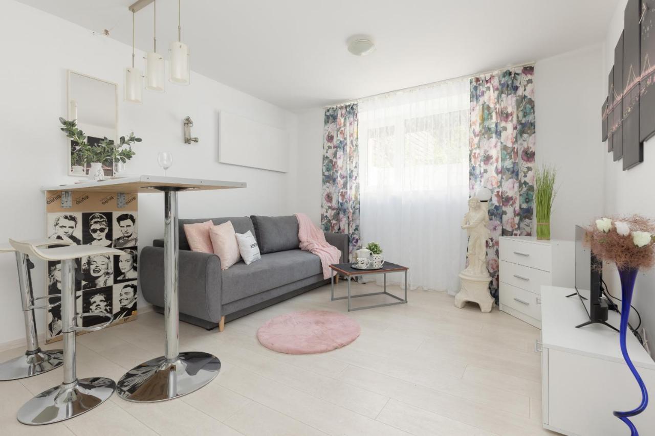 Affordable Underground Studio Near Pge Narodowy By Noclegi Renters Varşova Dış mekan fotoğraf